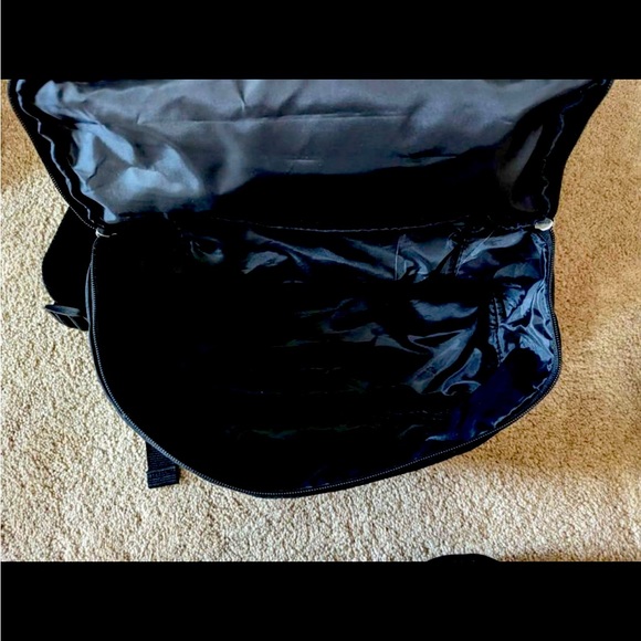 Green backpack - Picture 3 of 4